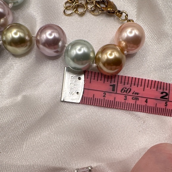 Kenneth Jay Lane KJL faux pastel pearl necklace - Picture 5 of 7